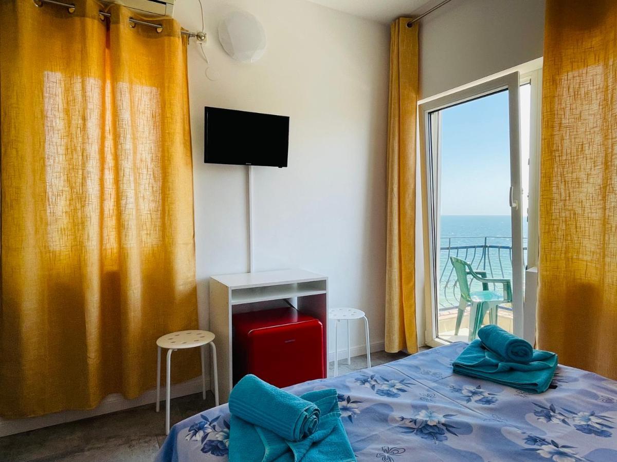 Pierre La Tarmul Marii -Primim Vouchere Vacanta Hostel Costinești Εξωτερικό φωτογραφία